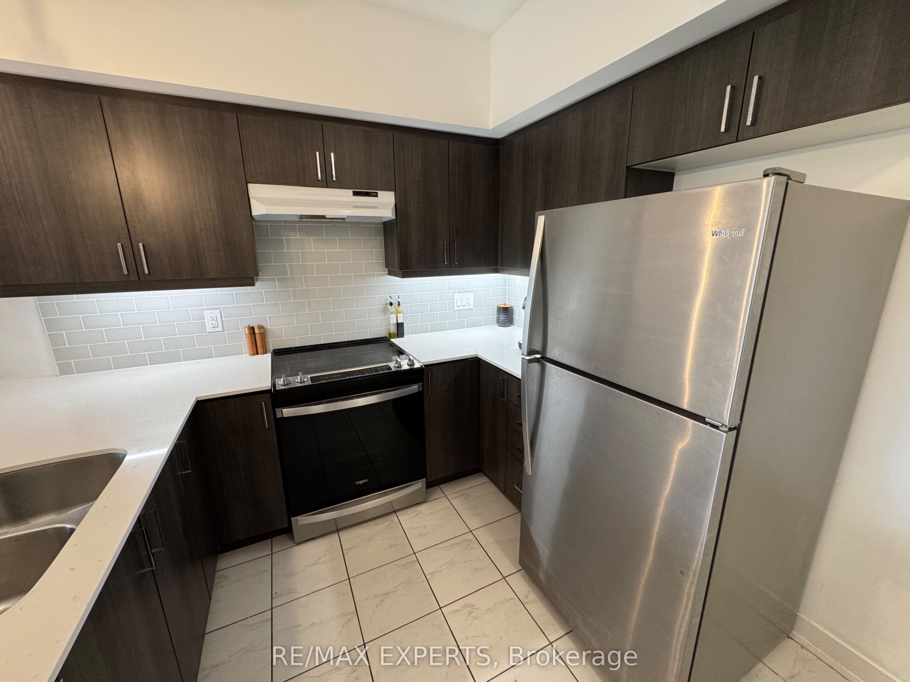 307-4 Spice Way, Barrie, ON, L9J 0M2 photo 3