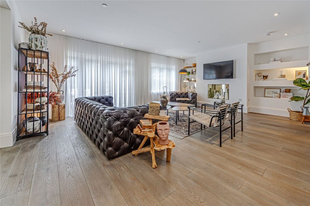 Additional image 9 of 6 bed detached house for saleViburnum Gate, Radlett, Hertfordshire WD7