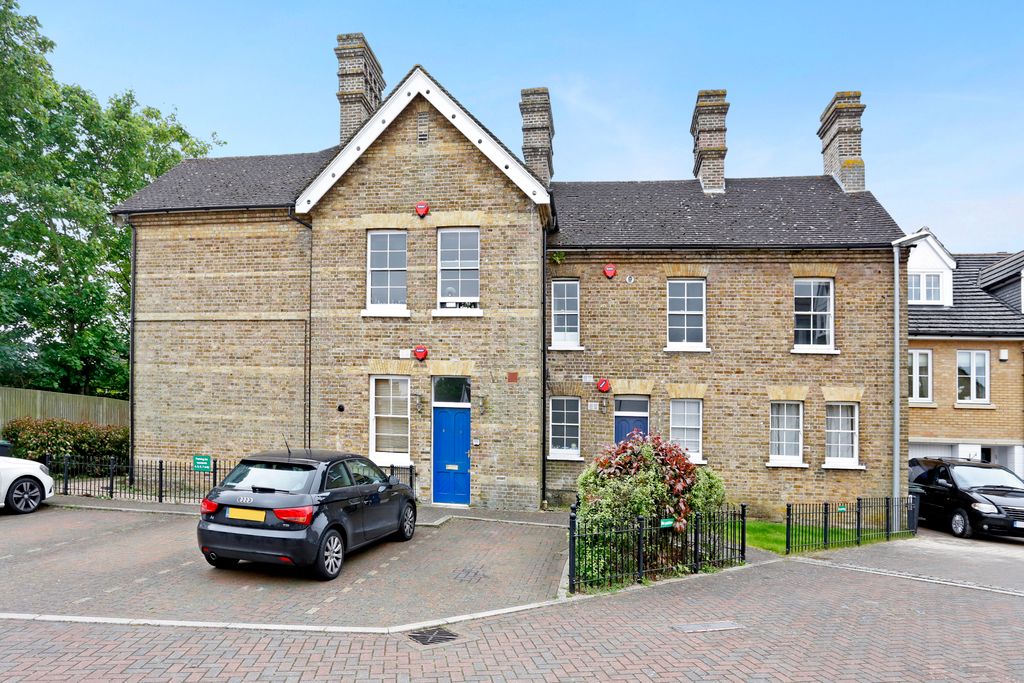 2 bed flat for saleShepherds Farm, Rickmansworth WD3