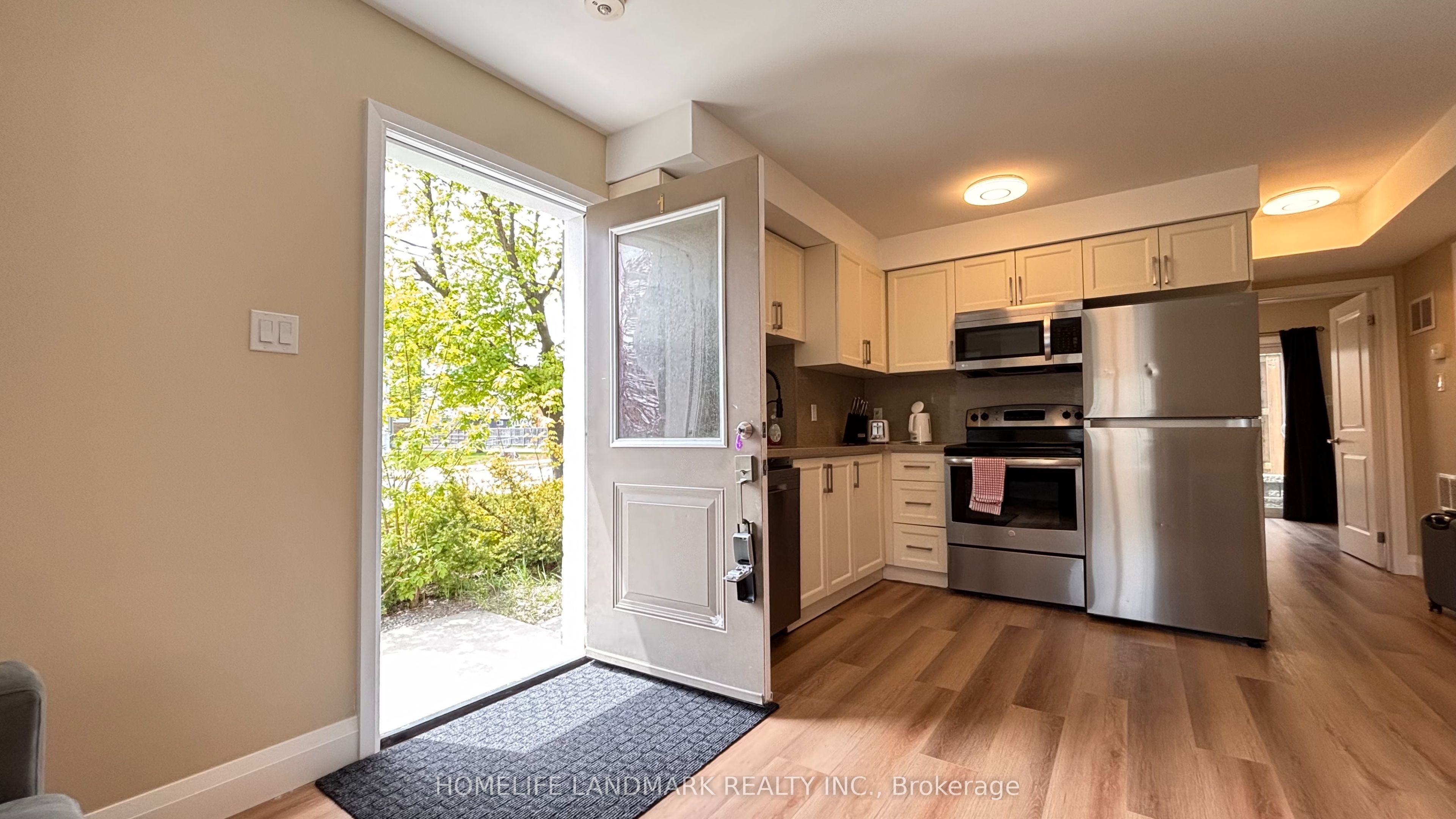 1-122 Courtland Avenue E, Kitchener, ON, N2H 1Y9 photo 2
