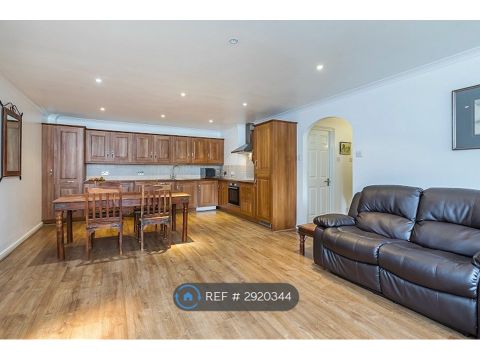 Meridian Place, London E14
