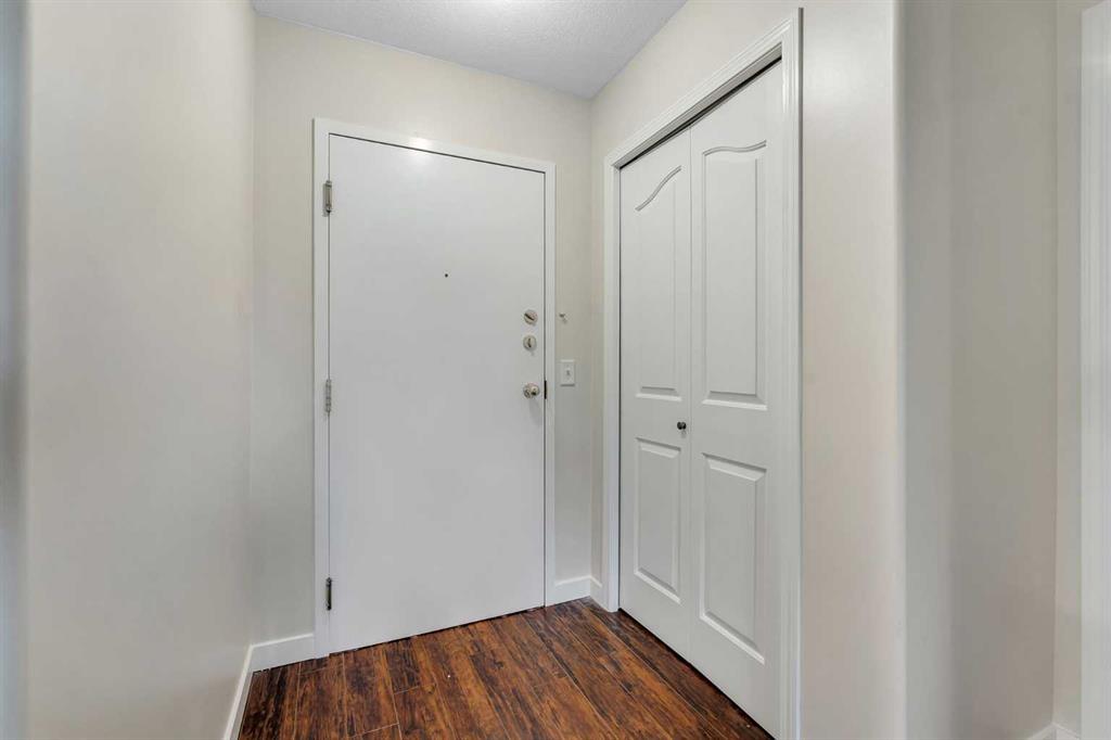 307-1307 Valleyview Park SE, Calgary, AB, T2B 3R6 photo 4