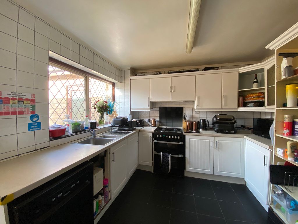 Additional image 3 of 9 bed detached house for saleDorset Gardens, Rochford SS4