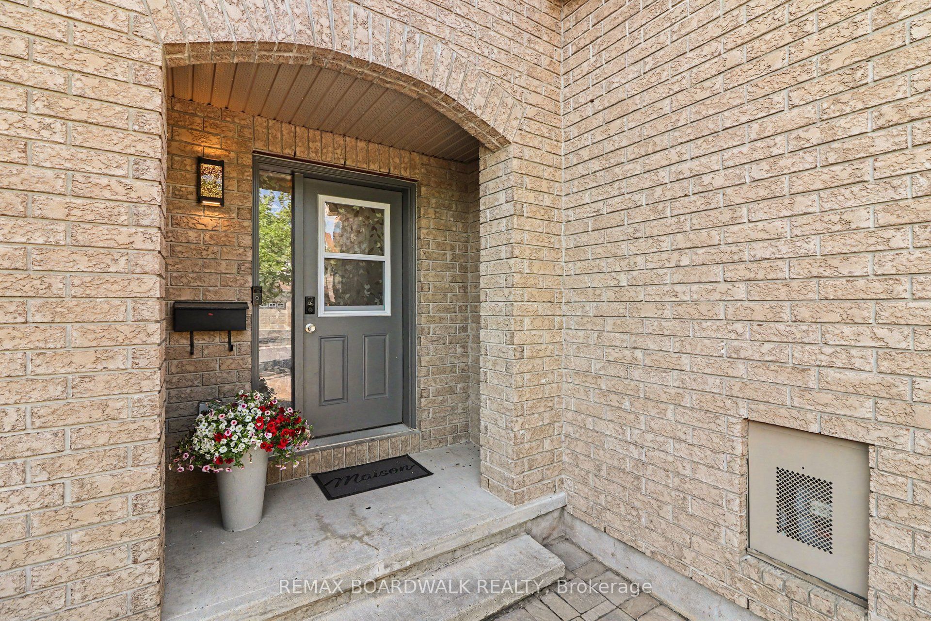 Additional image 2 of 350 Rolling Meadow Crescent, Ottawa, ON, K1W 0A7