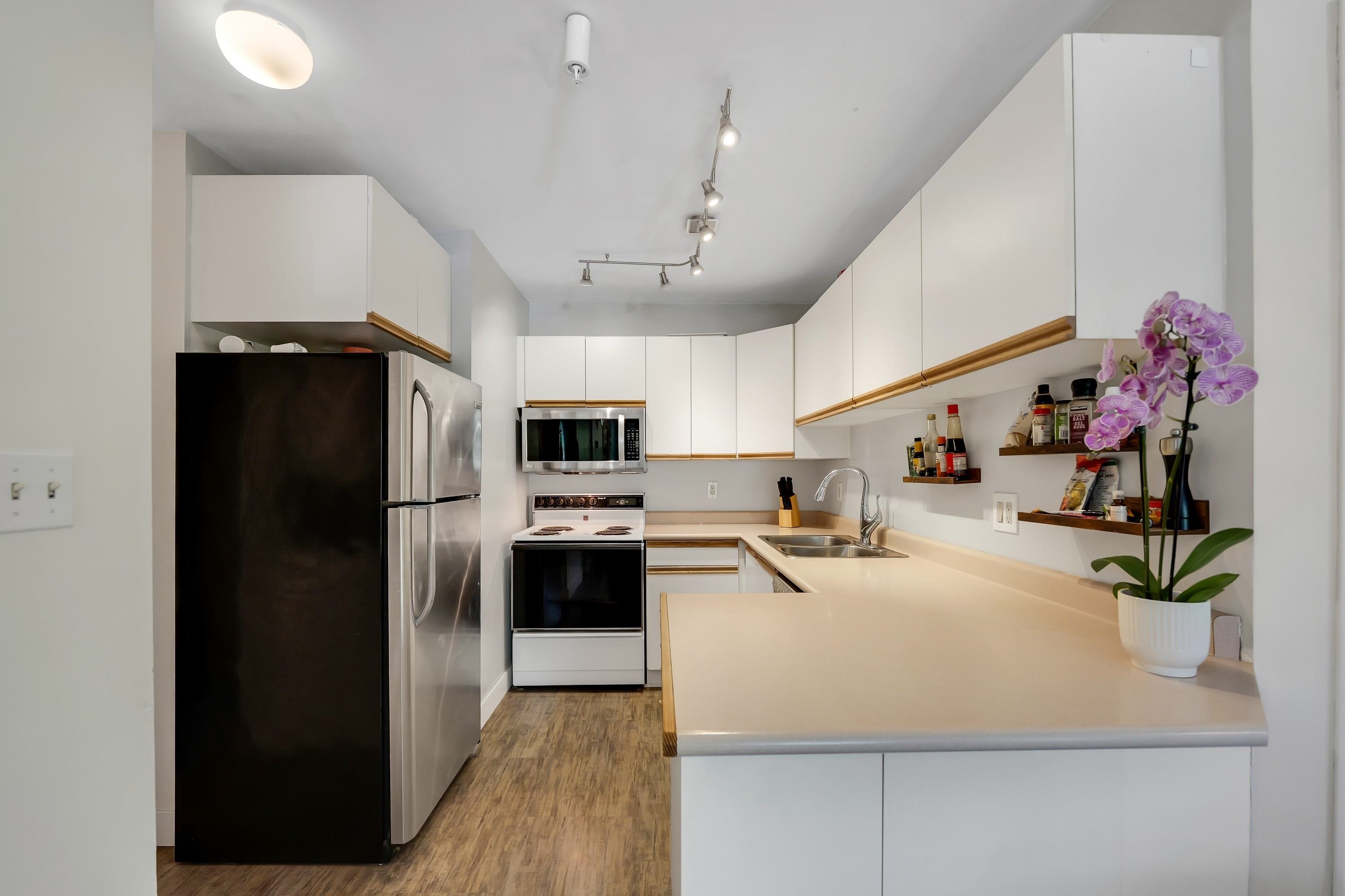 201B-40120 Willow Crescent, Squamish, BC, V8B 0L7 photo 5