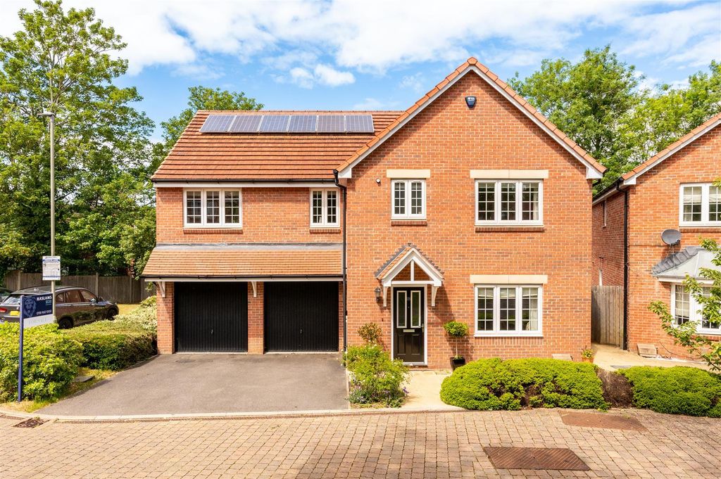 5 bed detached house for saleWellswood Gardens, Reading RG1