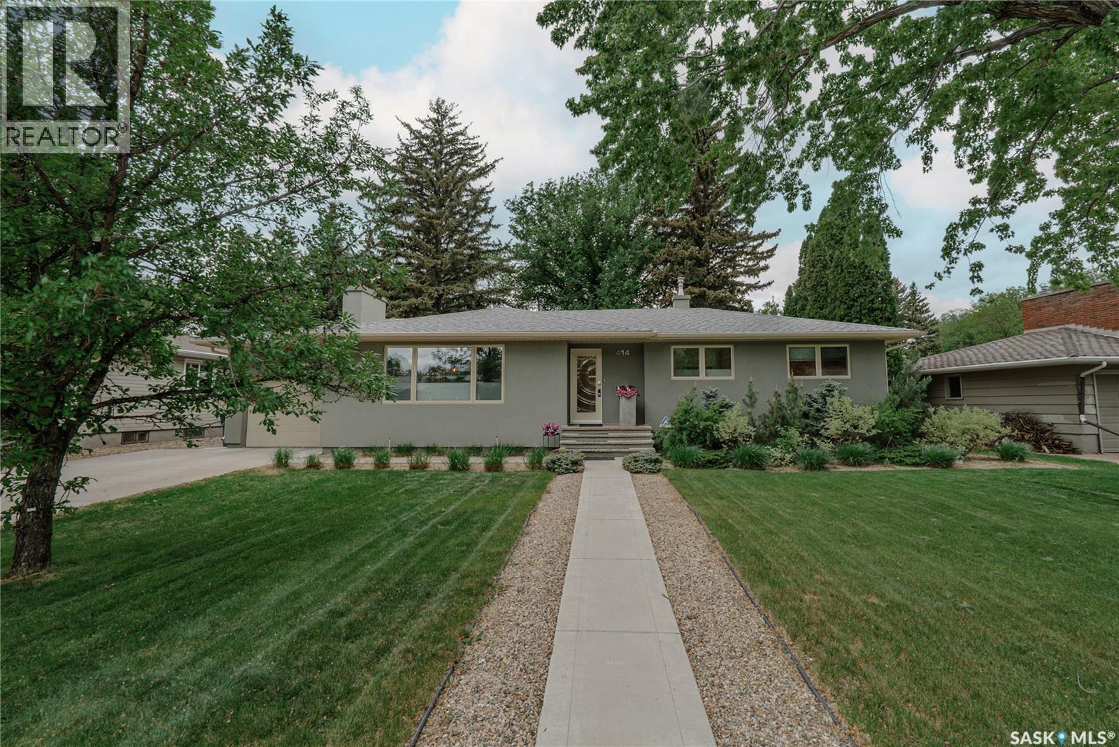 414 Lake Crescent, Saskatoon, SK, S7H3A4