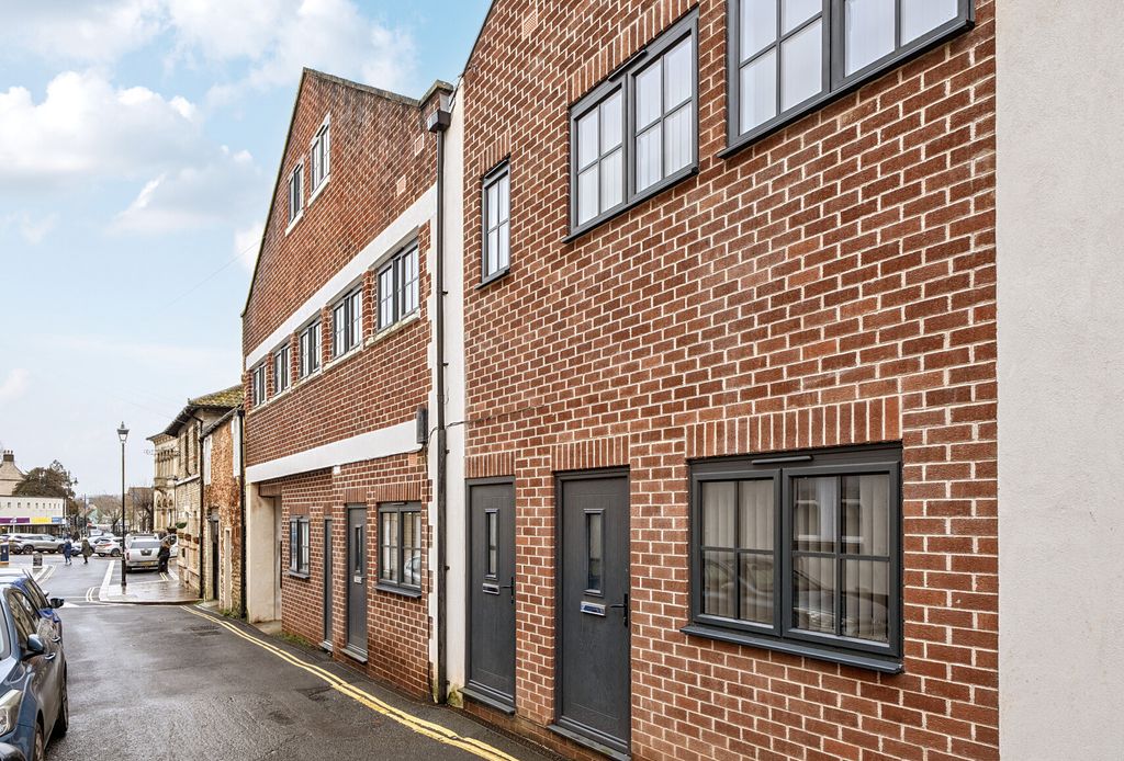 1 bed flat for saleThe Island, Midsomer Norton, Radstock, Somerset BA3