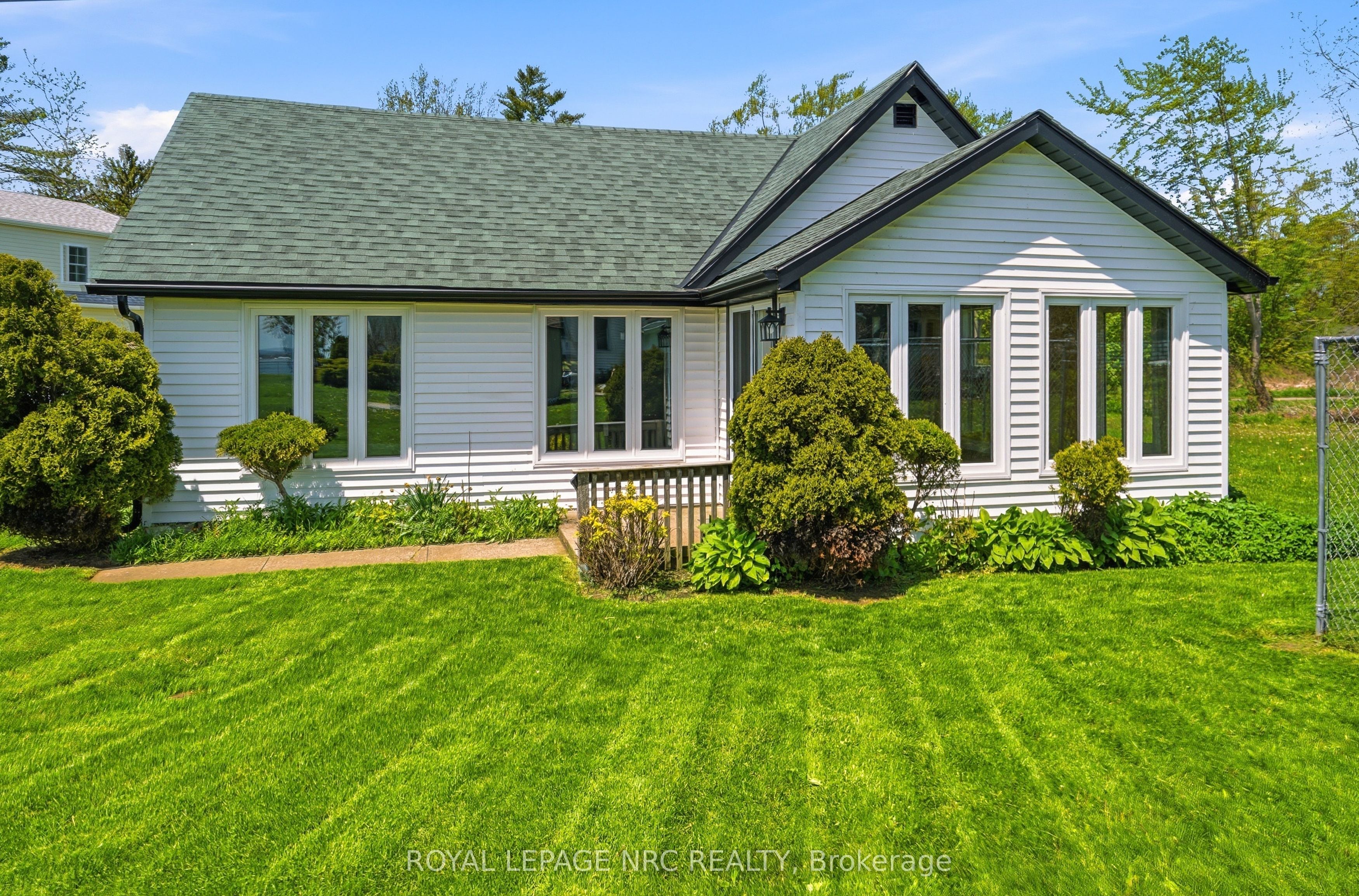 11 White Avenue, Fort Erie, ON, L2A 1C6 photo 2