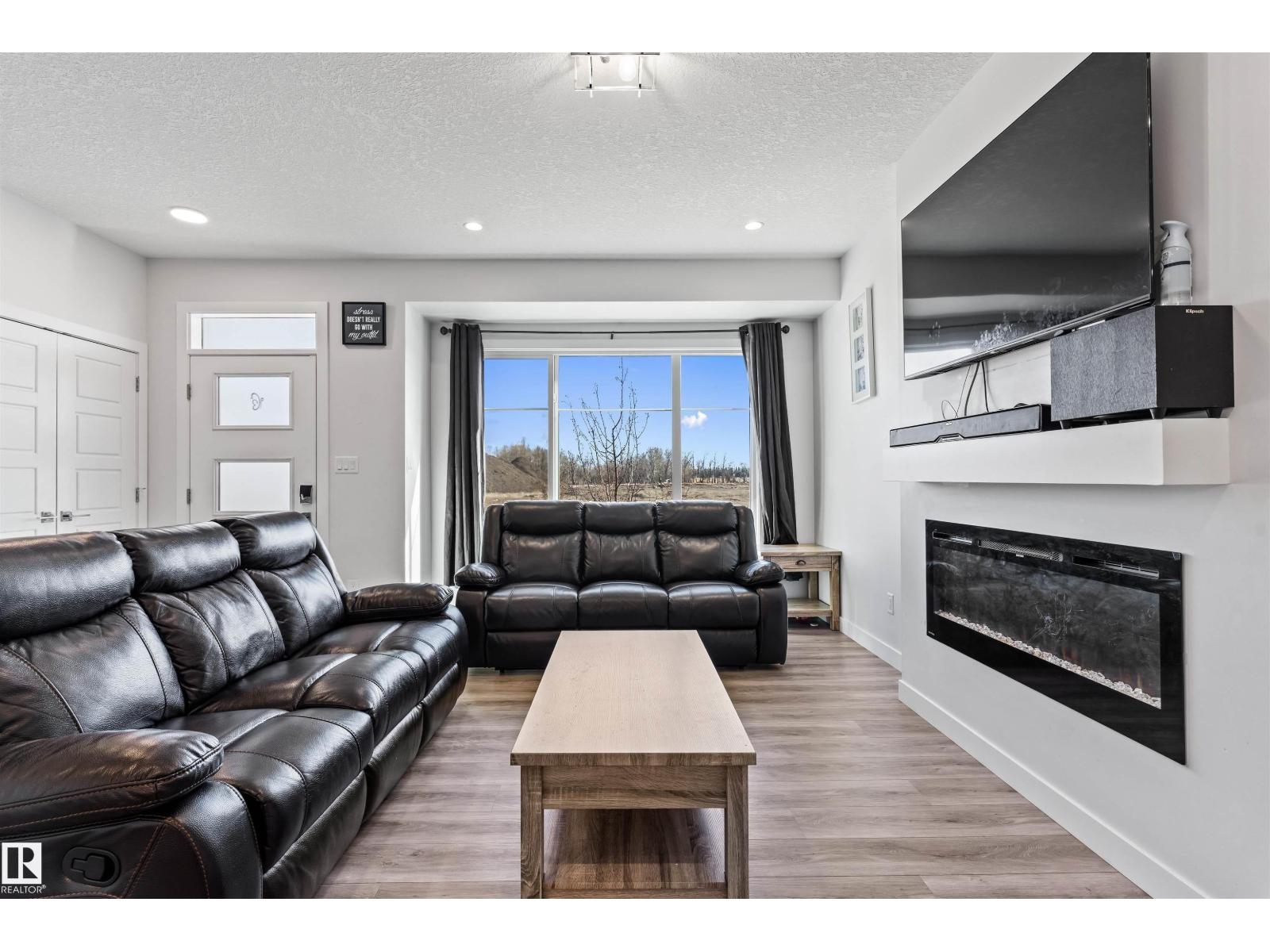 8046 Kiriak Link SW, Edmonton, AB, T6W1A5
