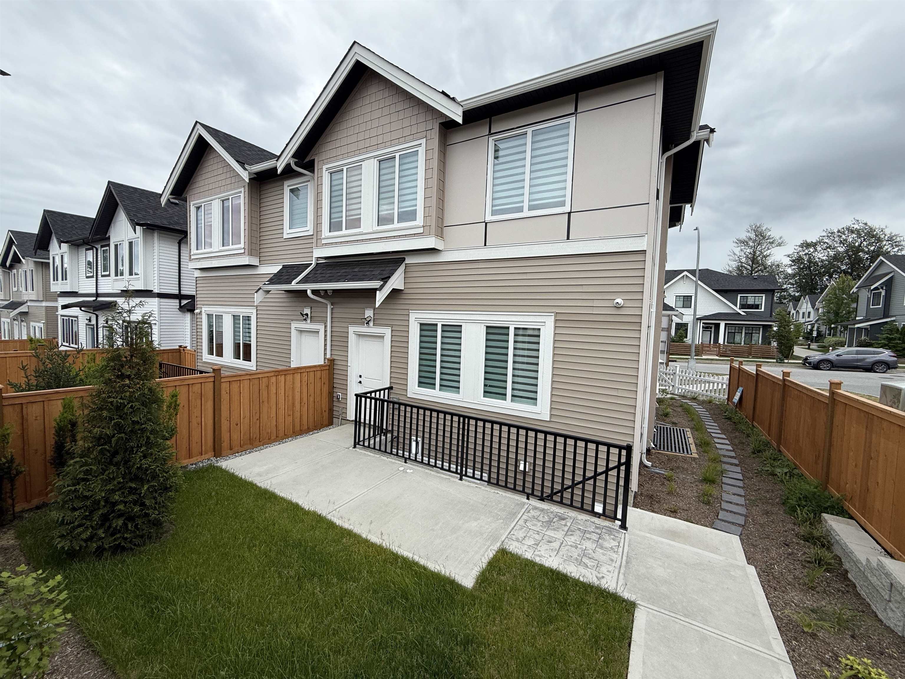 7679 197 Street, Langley, BC, V2Y 3T4