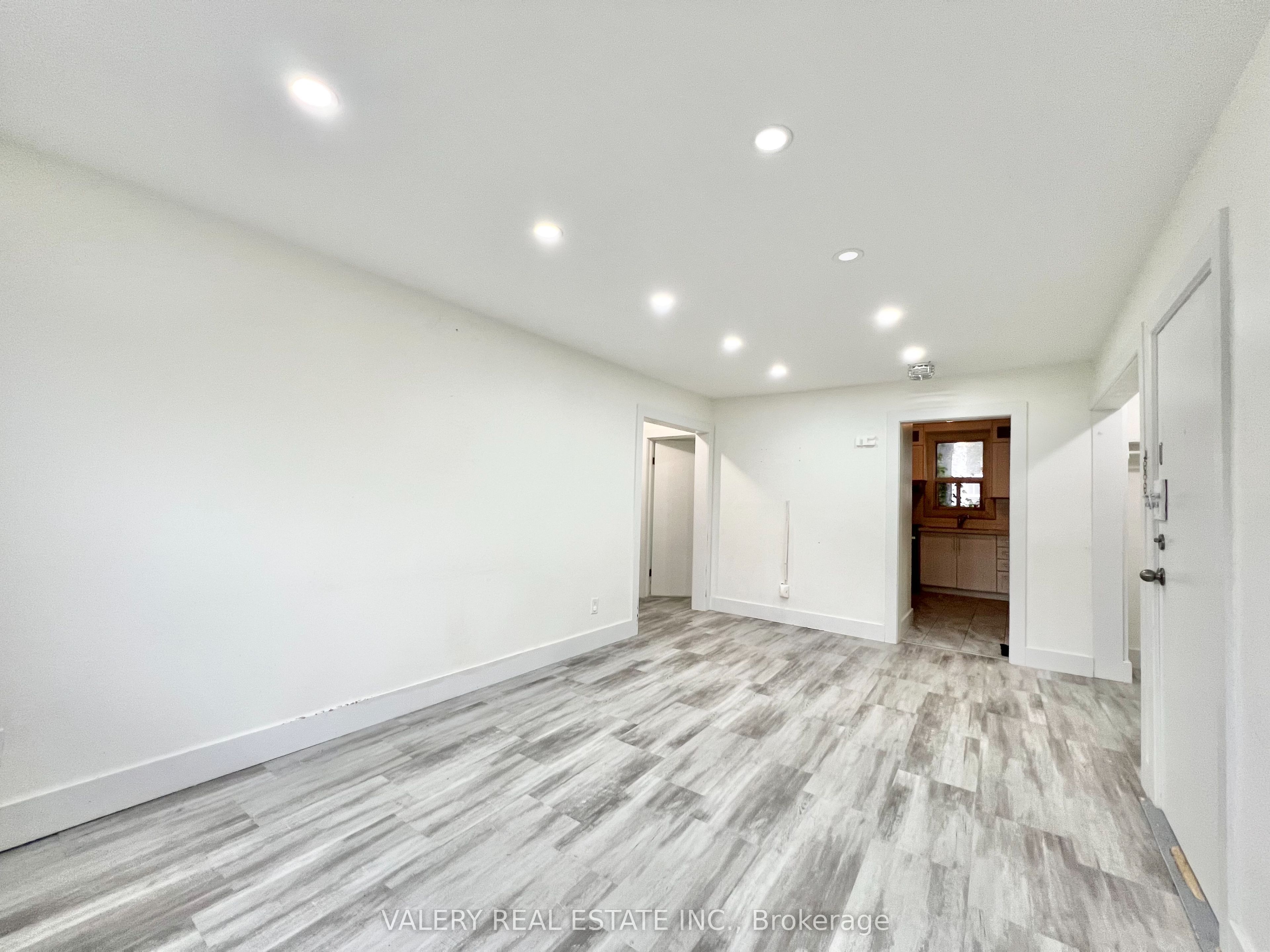 4-15 Stavebank Road N, Mississauga, ON, L5G 2T2