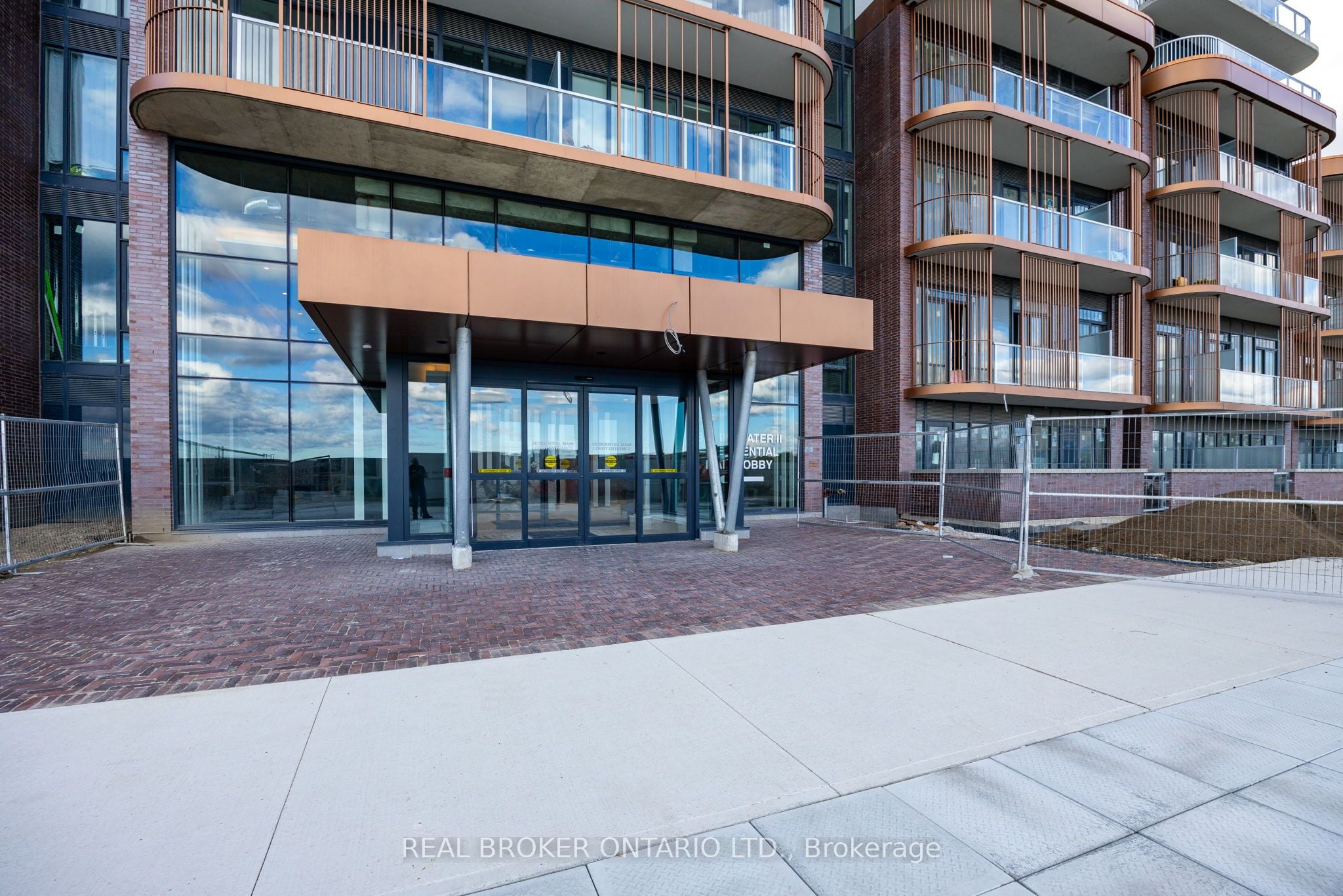 1117-220 Missinnihe Way, Mississauga, ON, L5H 0A9