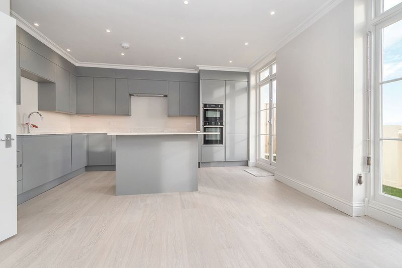 Additional image 7 of 3 bed flat for saleWestcliff Terrace Mansions, Pegwell Road, Ramsgate, Kent CT11