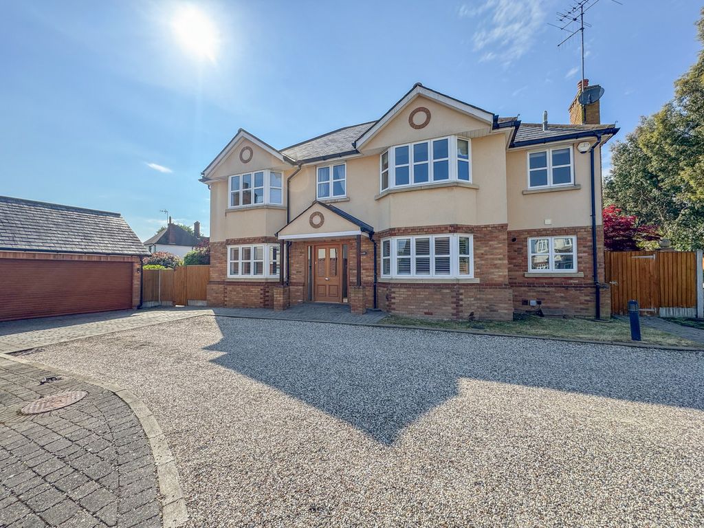 4 bed detached house for saleWhitehouse Mews, Rayleigh SS6