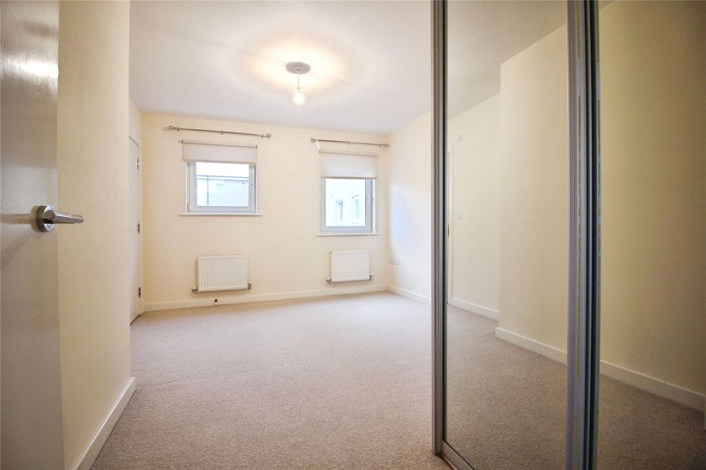 2 bed flat for saleHavergate Way, Reading RG2 photo 4