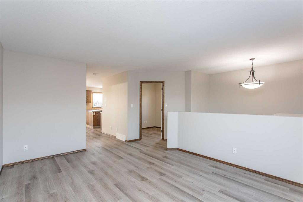 92 Iron Wolf Boulevard, Lacombe, AB, T4L 0C7 photo 5
