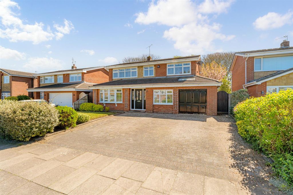 4 bed detached house for saleStapleton Road, Formby, Liverpool L37 photo 2