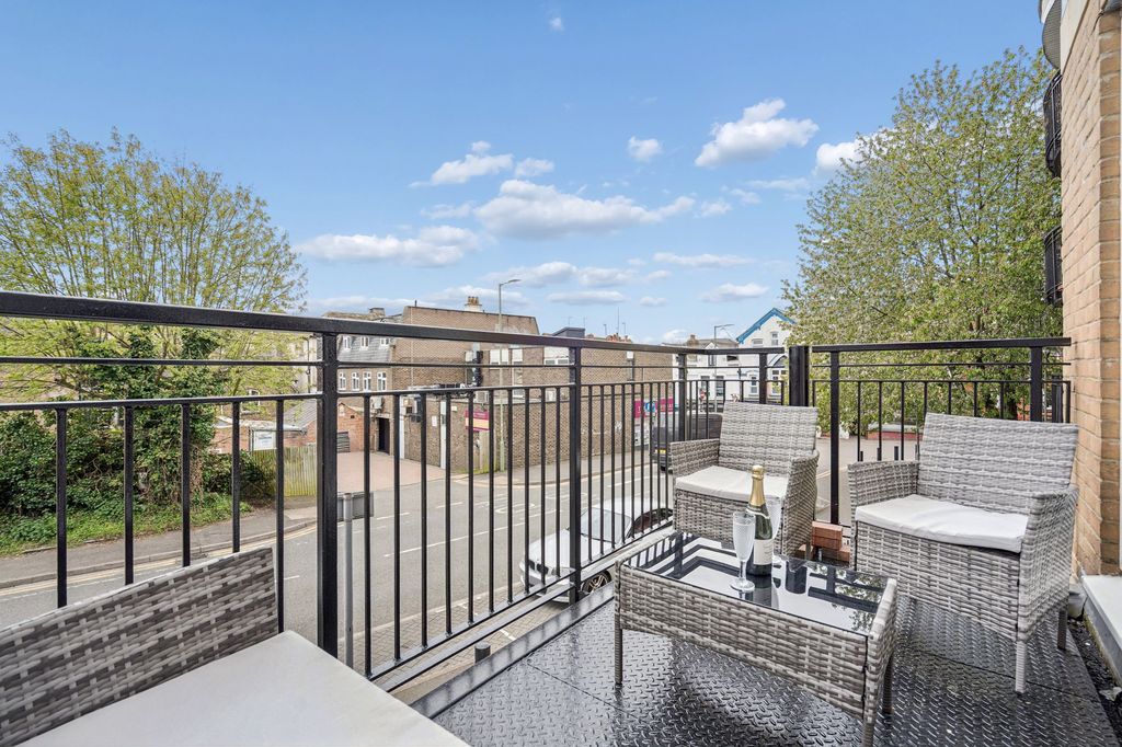 Additional image 2 of 2 bed flat for saleNorthway, Rickmansworth WD3