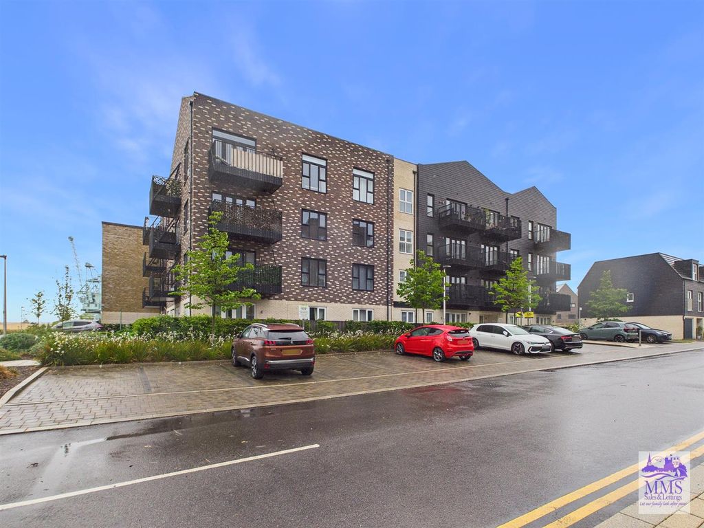 2 bed flat for saleGlenway Road, Rochester ME1