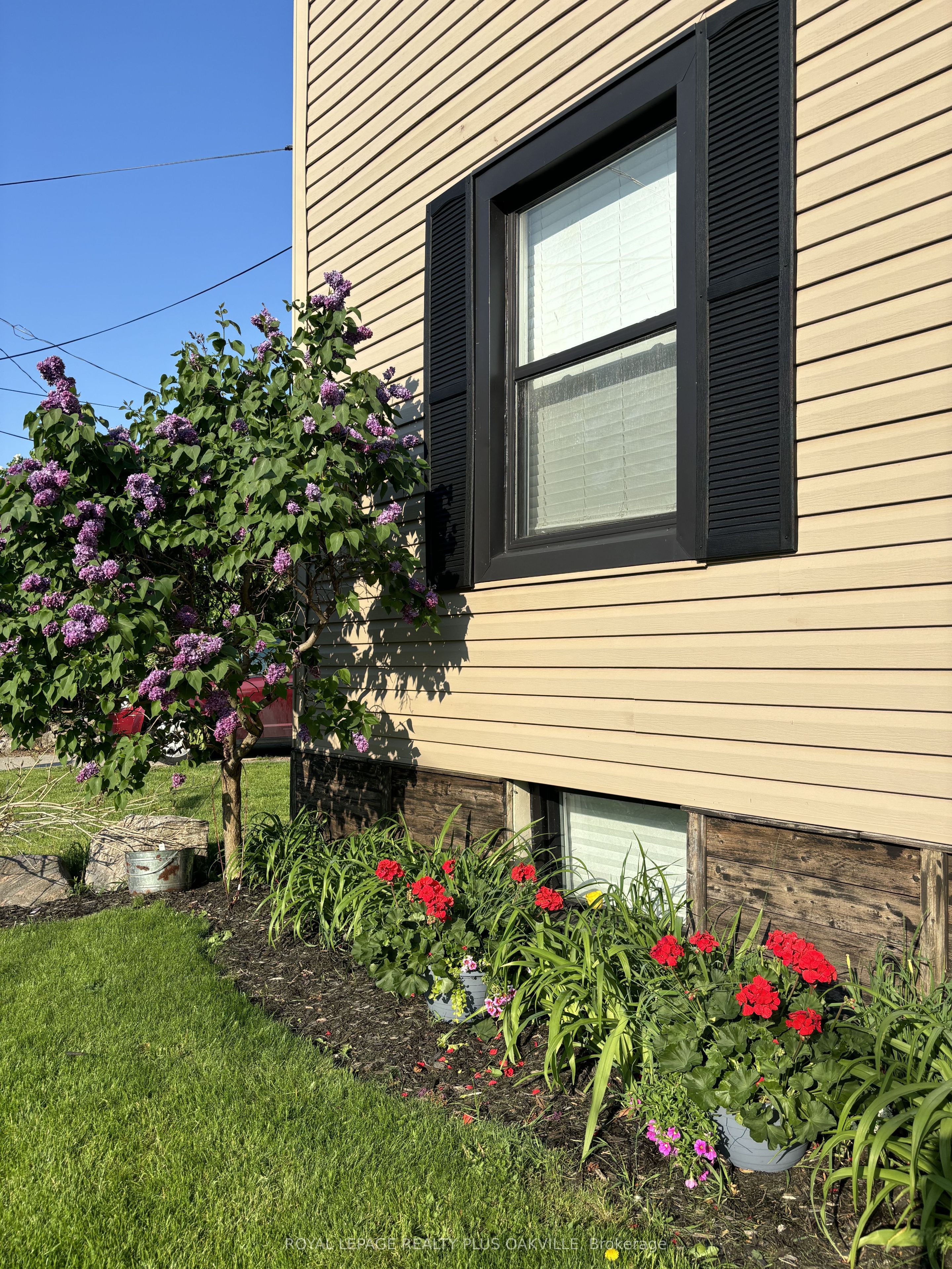 381 Elizabeth Street, Grimsby, ON, L3M 3K6 photo 2