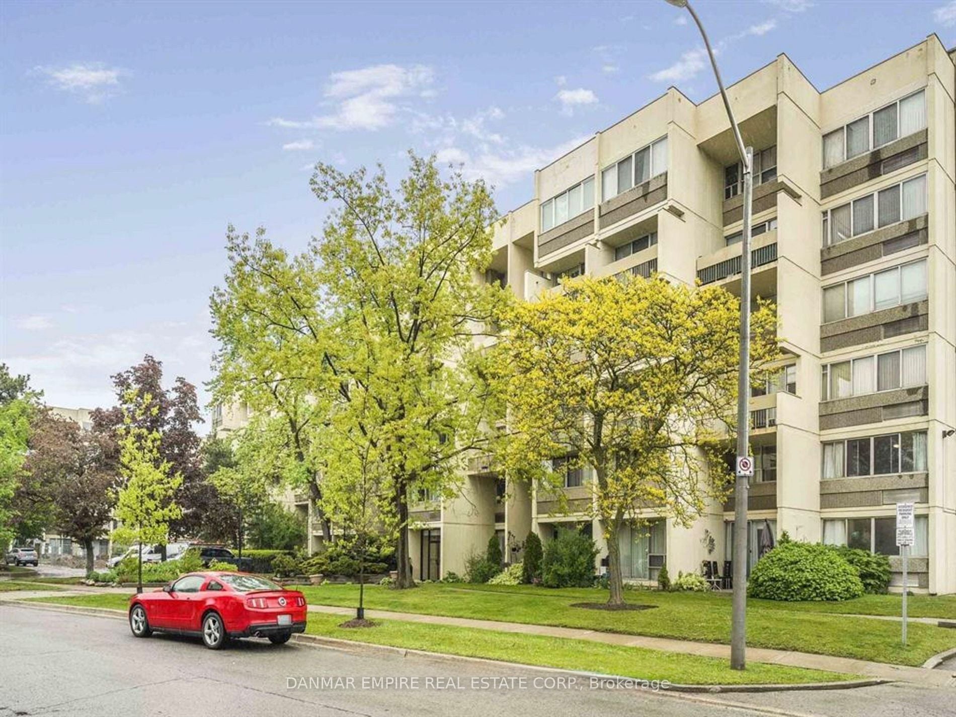 323-1300 Marlborough Court, Oakville, ON, L6H 2S2