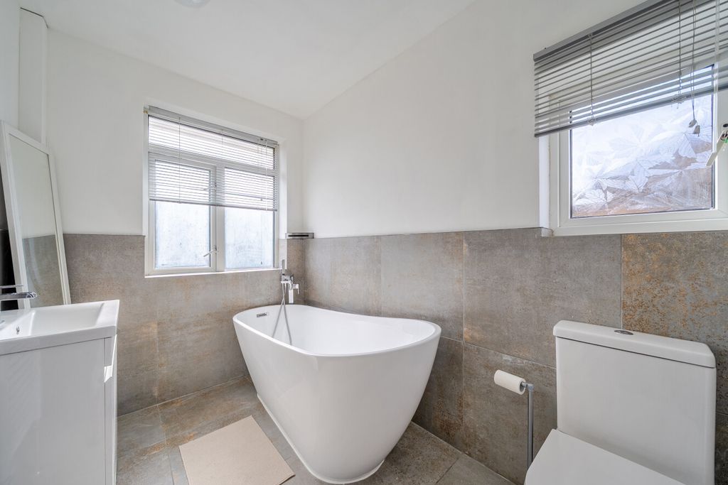 Additional image 5 of 4 bed semi-detached house for saleEverard Avenue, Hayes, Kent BR2
