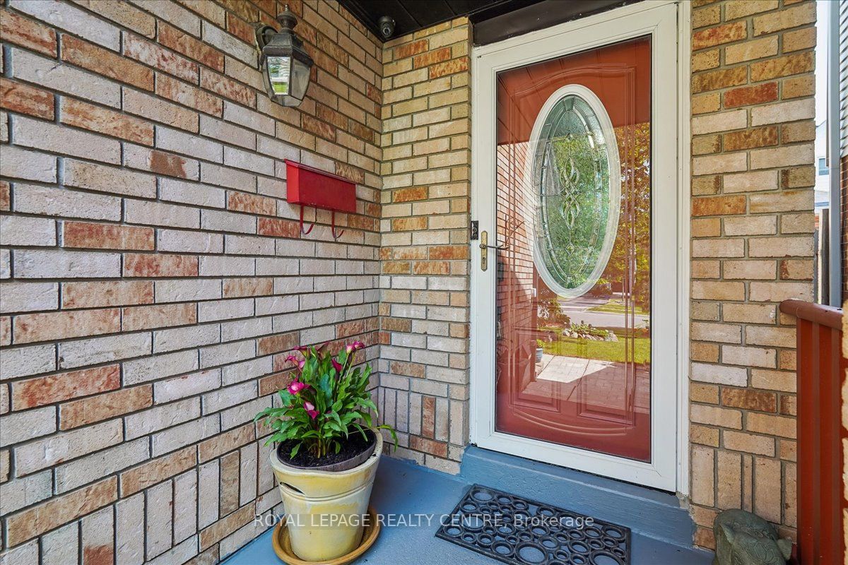 Additional image 3 of 116 Chipmunk Crescent, Brampton, ON, L6R 1B4