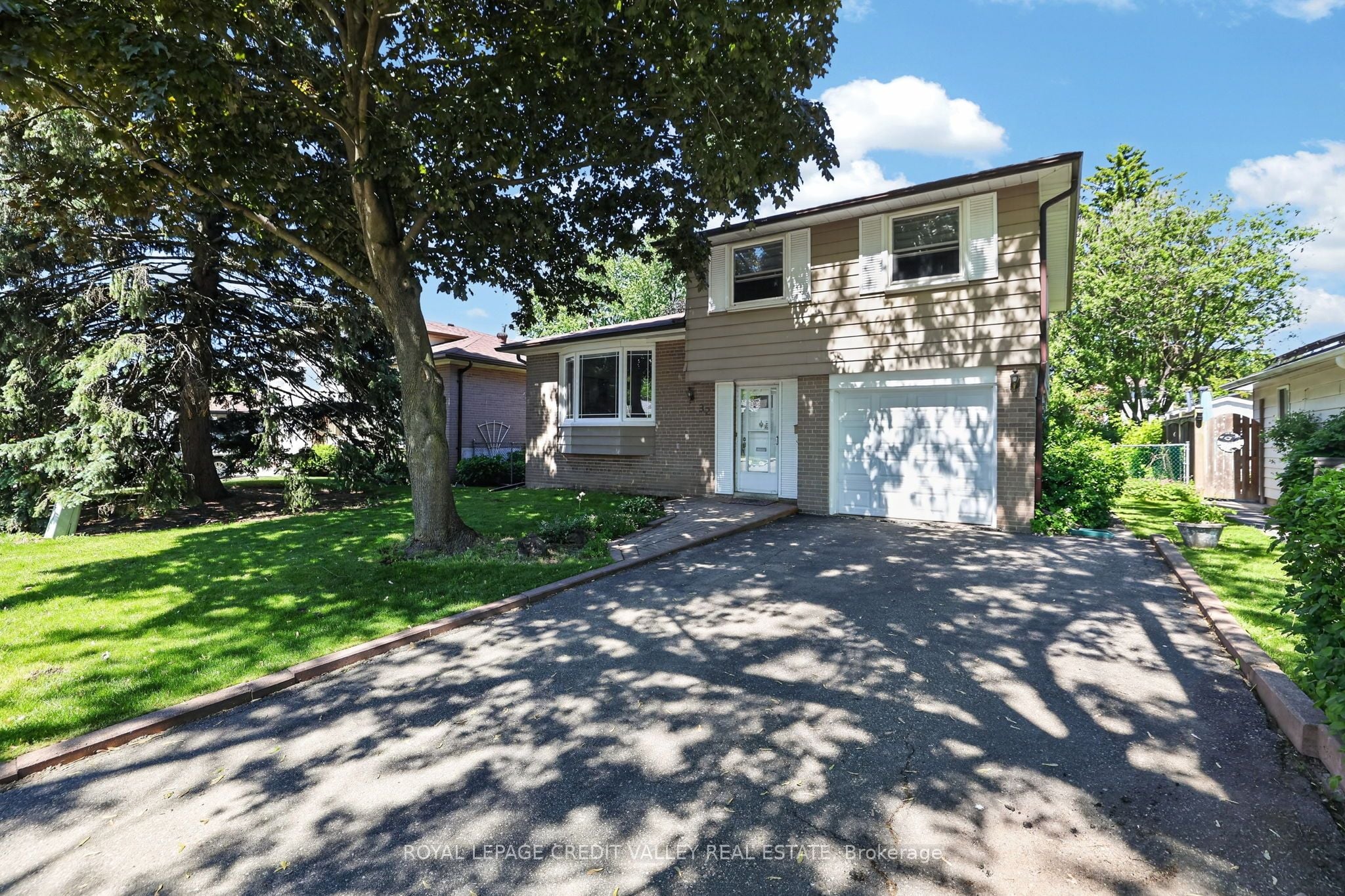 32 Farmington Drive, Brampton, ON, L6W 2V2 photo 2