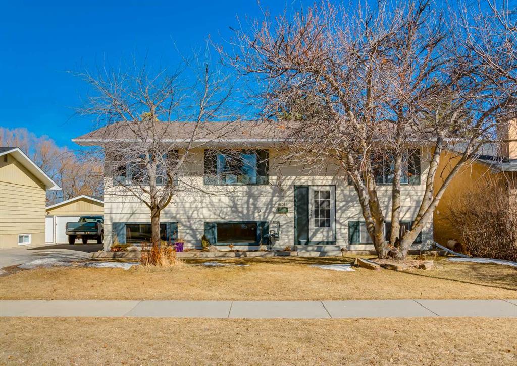 10012 Oakfield Drive SW, Calgary, AB, T2V 4B4