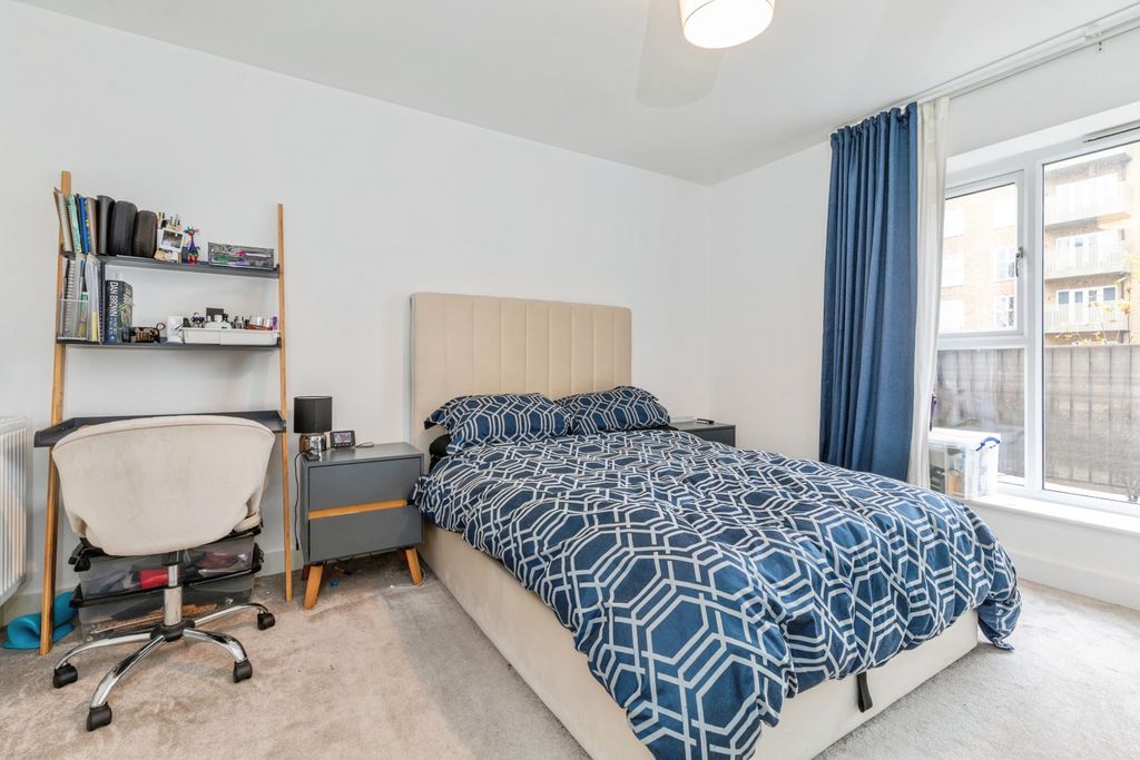 Additional image 7 of 2 bed flat for sale1 Glenway Road, Rochester ME1