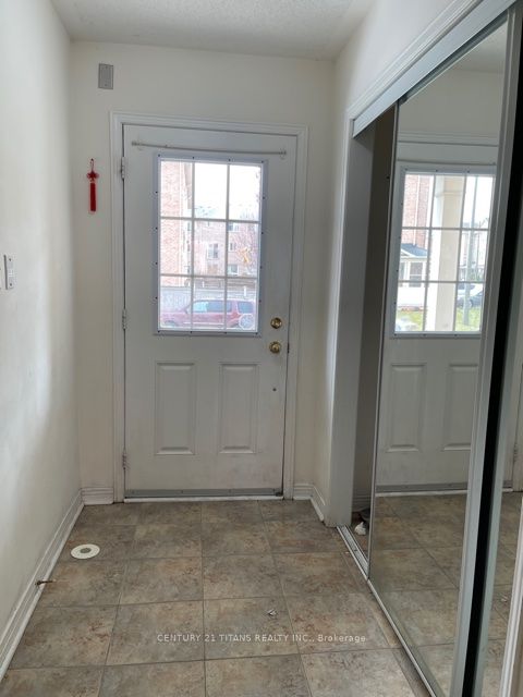 32 Etienne Street, Toronto, ON, M1L 0A4 photo 3