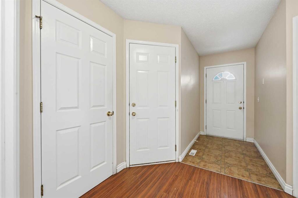25 Tararidge Circle NE, Calgary, AB, T3J 3W4 photo 3