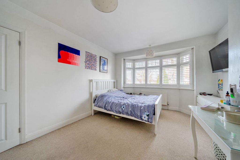 Additional image 17 of 4 bed semi-detached house for saleEverard Avenue, Hayes, Kent BR2