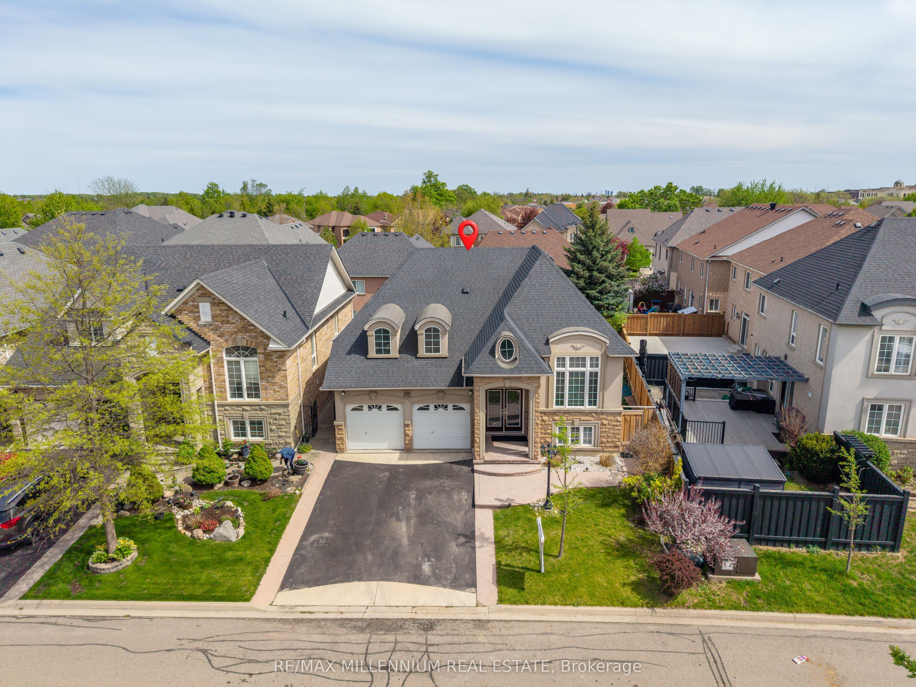 28 Donherb Crescent, Caledon, ON, L7C 1E4 photo 2