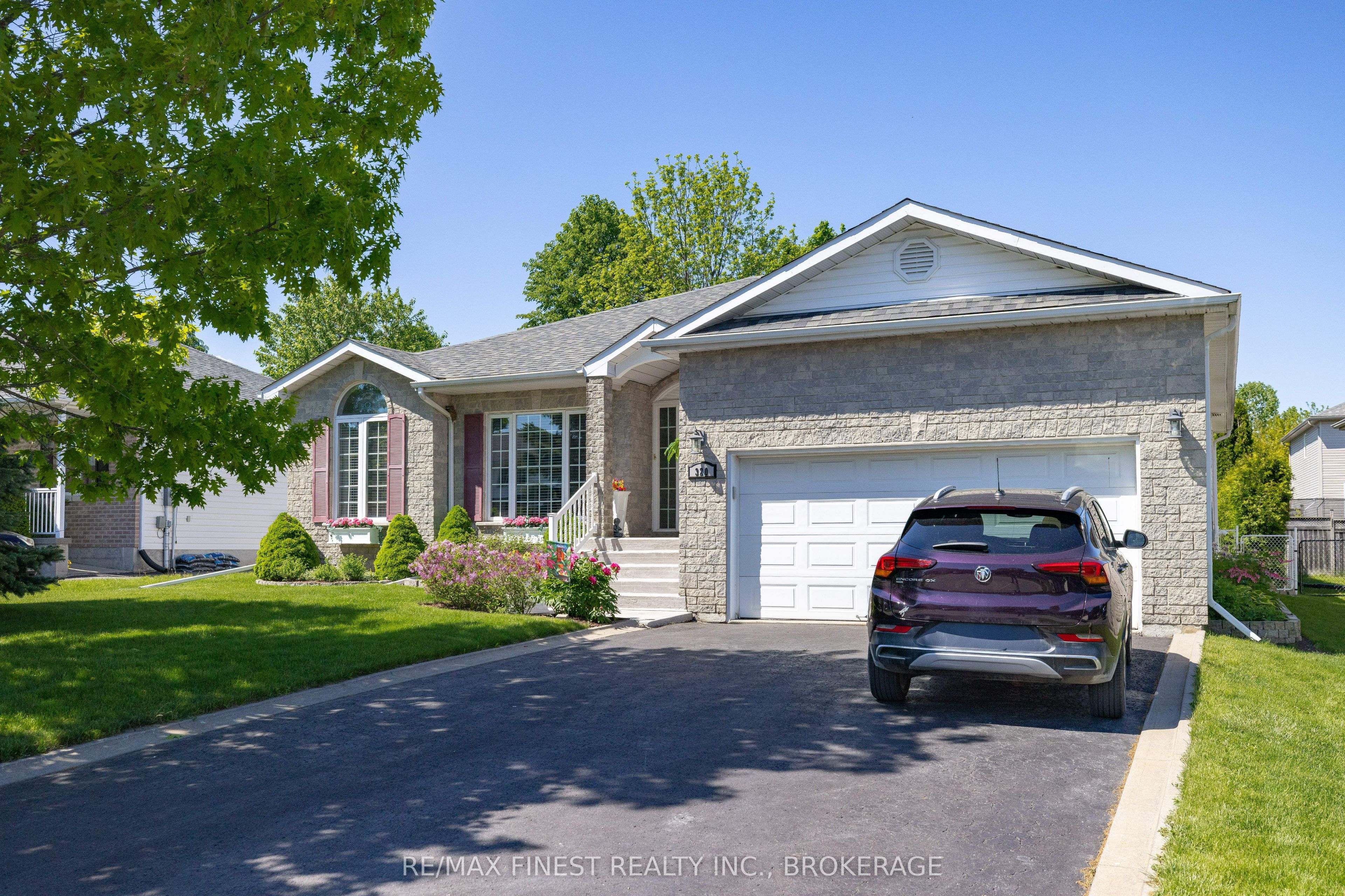 320 Friarhill Crescent, Kingston, ON, K7M 8P4