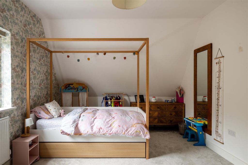 Additional image 23 of 4 bed link detached house for saleHawthorn Way, Redhill RH1