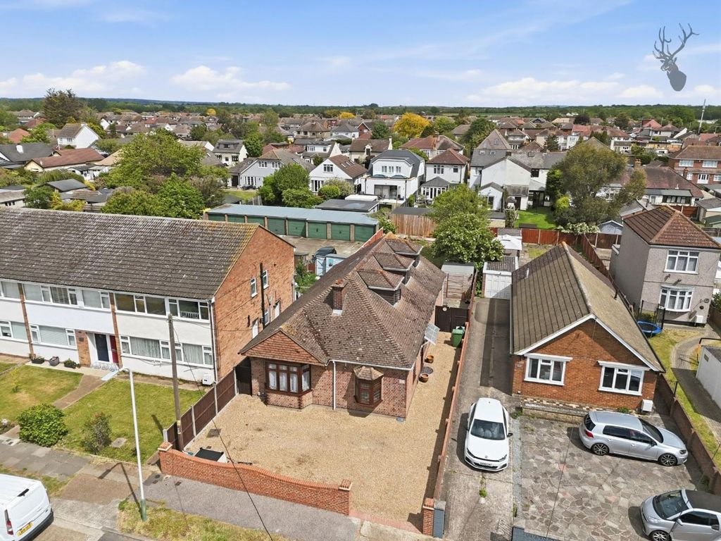 3 bed detached bungalow for saleBriscoe Road, Rainham RM13