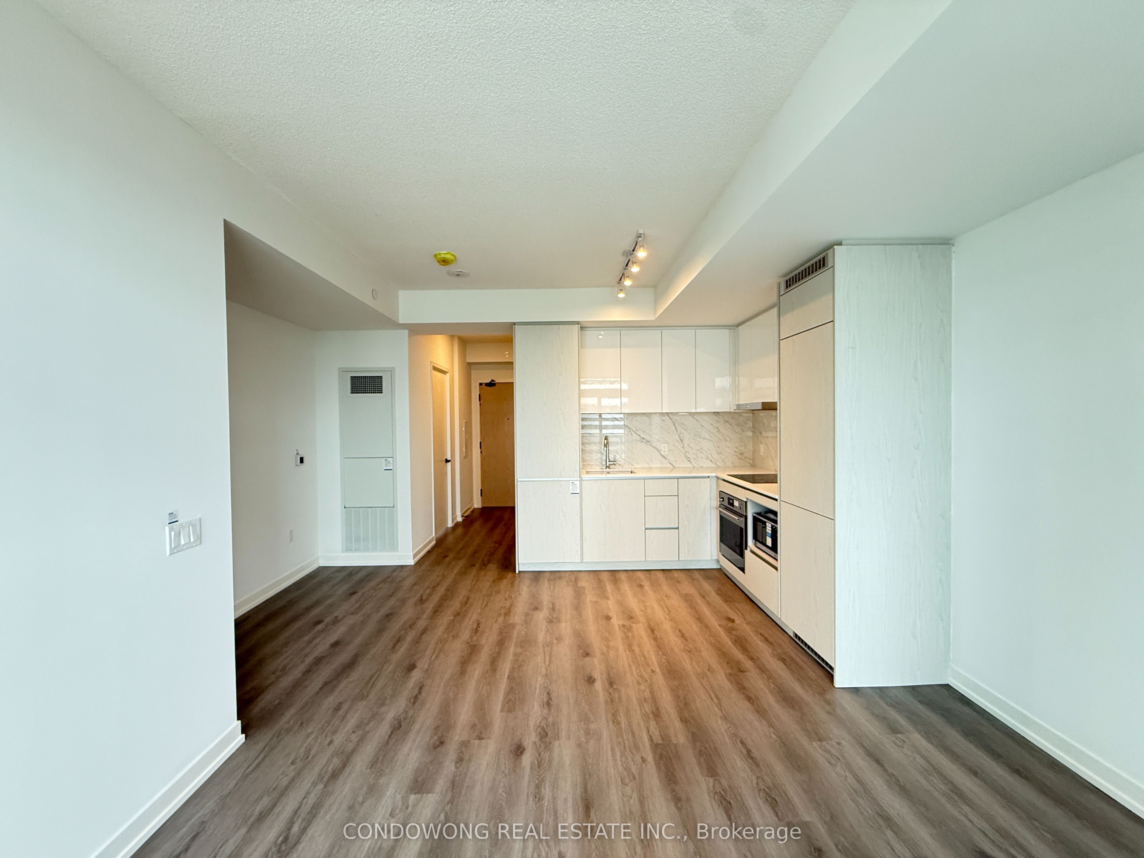 2603-28 Interchange Way, Vaughan, ON, M5V 3W2 photo 2