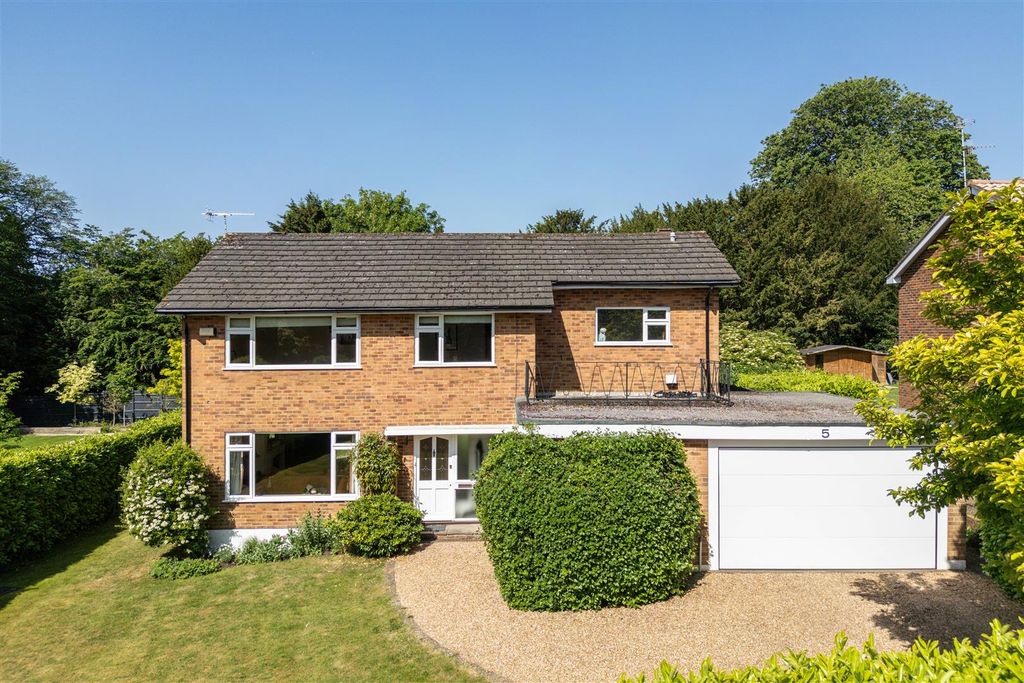 4 bed detached house for saleBeverley Heights, Reigate RH2