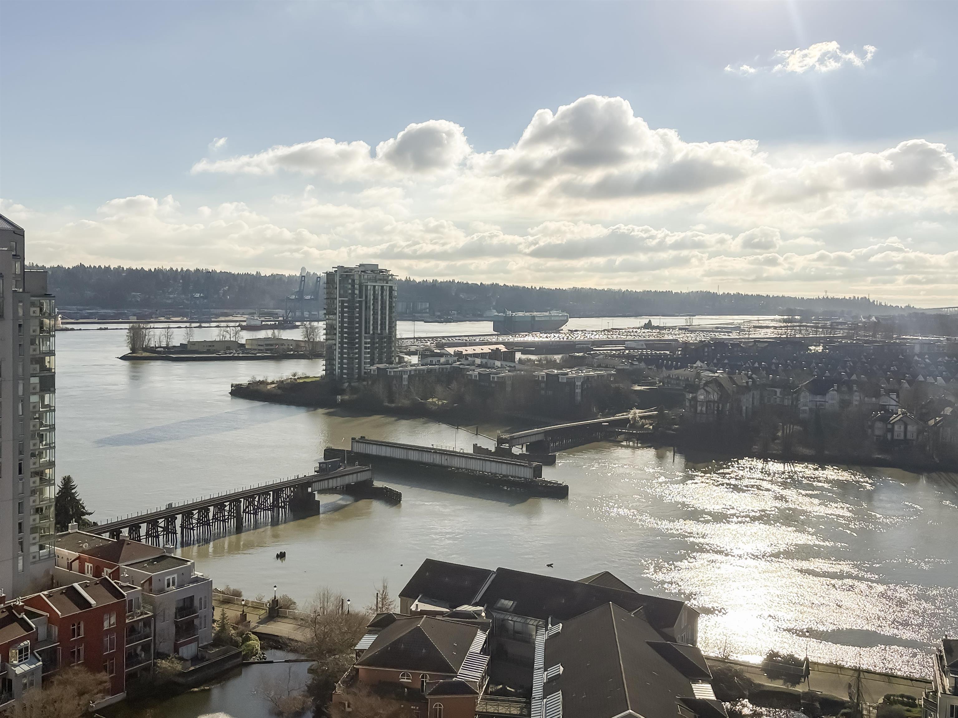 2004-1 Renaissance Square, New Westminster, BC, V3M 0B6 photo 4