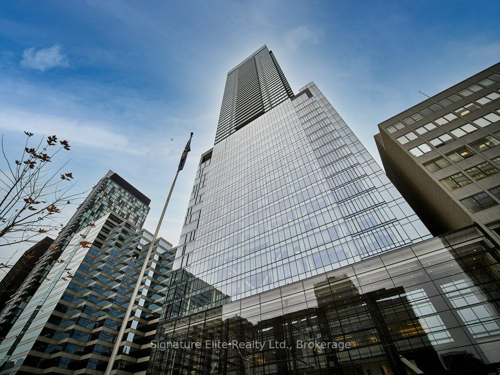2705-488 University Avenue, Toronto, ON, M5G 0C1