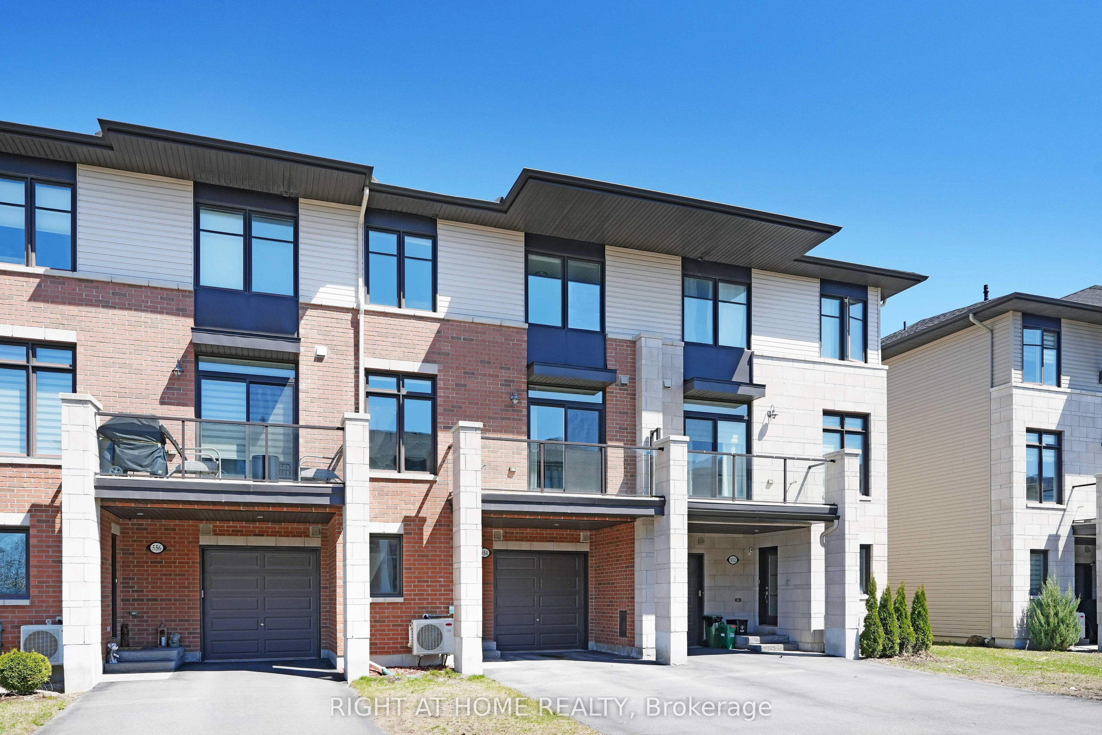 554 Labrador Crescent, Ottawa, ON, K1T 0R4