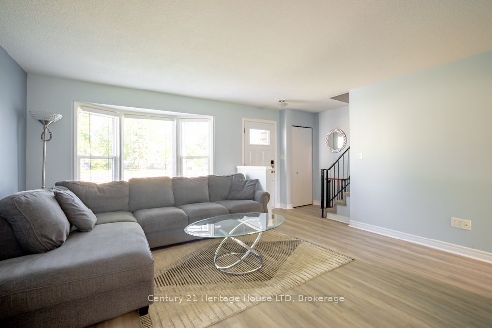 20 Baldwin Circle, Thorold, ON, L2V 4H5 photo 3