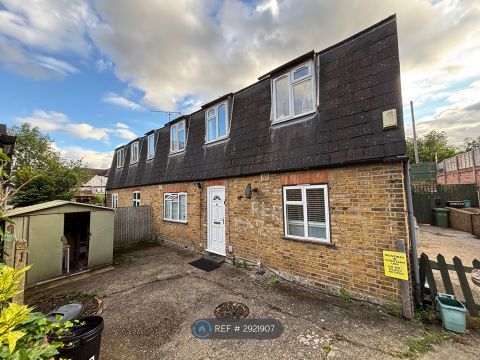 Hilliers Avenue, Uxbridge UB8