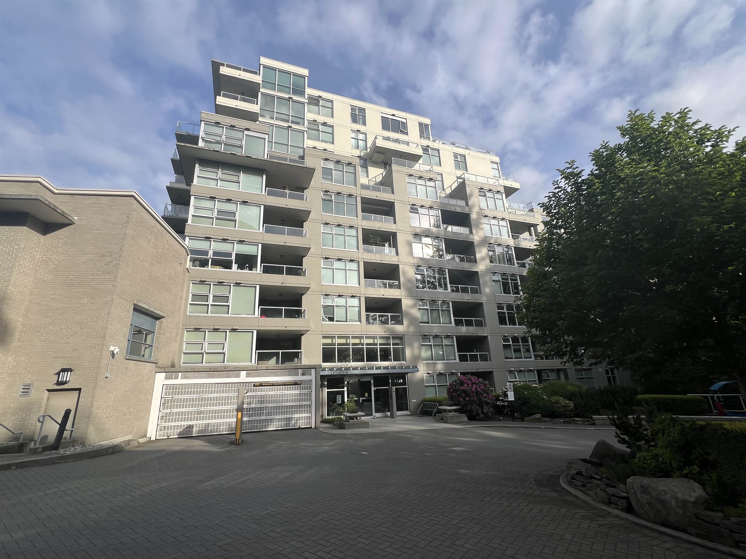 210-9232 University Crescent, Burnaby, BC, V5A 0A3 photo 2