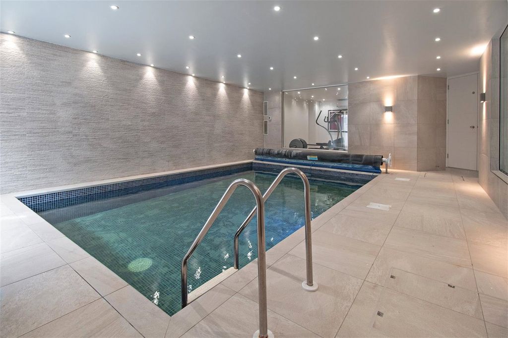Additional image 7 of 6 bed detached house for saleSpencer Close, Radlett, Hertfordshire WD7