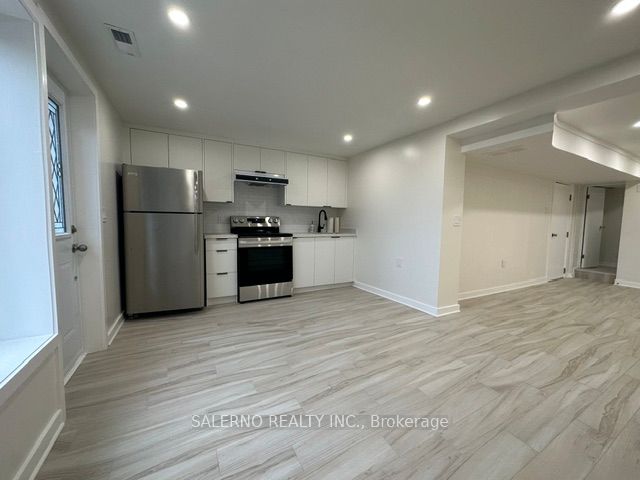 Lower-23 Redhill Avenue, Toronto, ON, M6E 2C2 photo 4