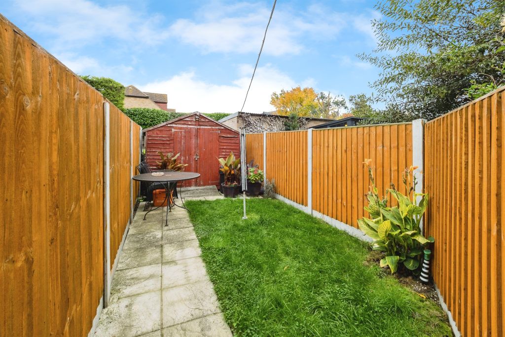 2 bed maisonette for saleLake Avenue, Rainham RM13