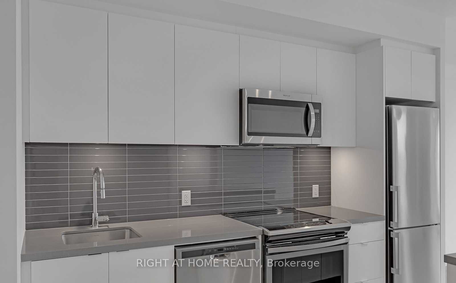 208E-8868 Yonge Street, Richmond Hill, ON, L4C 0T4 photo 2